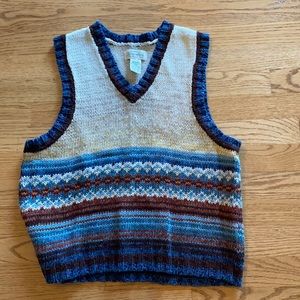 St. John’s Bay Vintage Sweater Vest. Size Medium.